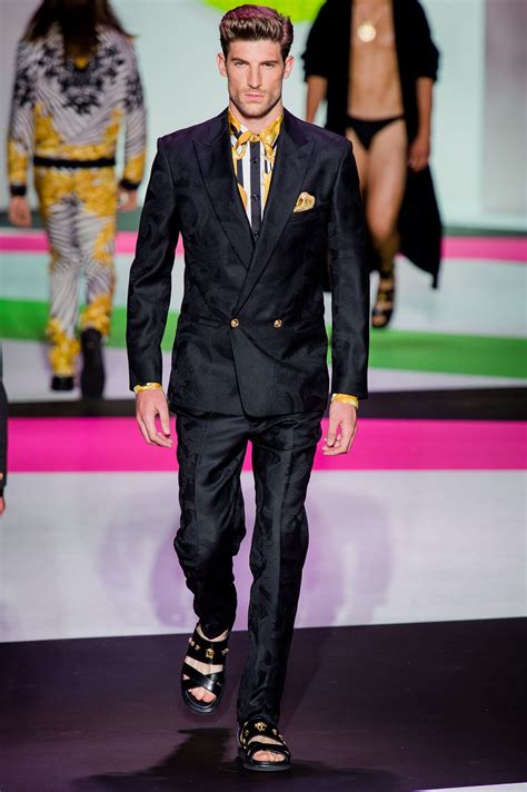 abiti eleganti uomo versace|Collezione Uomo Primavera Estate 2023 .